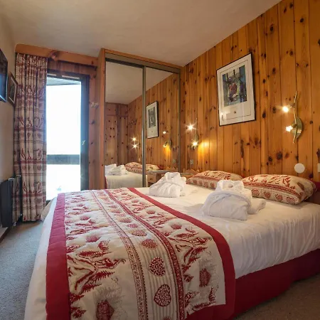 1850 : 3 Pieces Ski-aux-pieds, Parking, Wifi Inclus - Fr-1-575-35